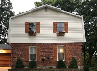 938 Barbara Ann Ln, Ballwin, MO 63021