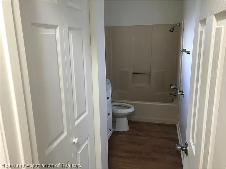 5015 Manatee Dr — Photo 8