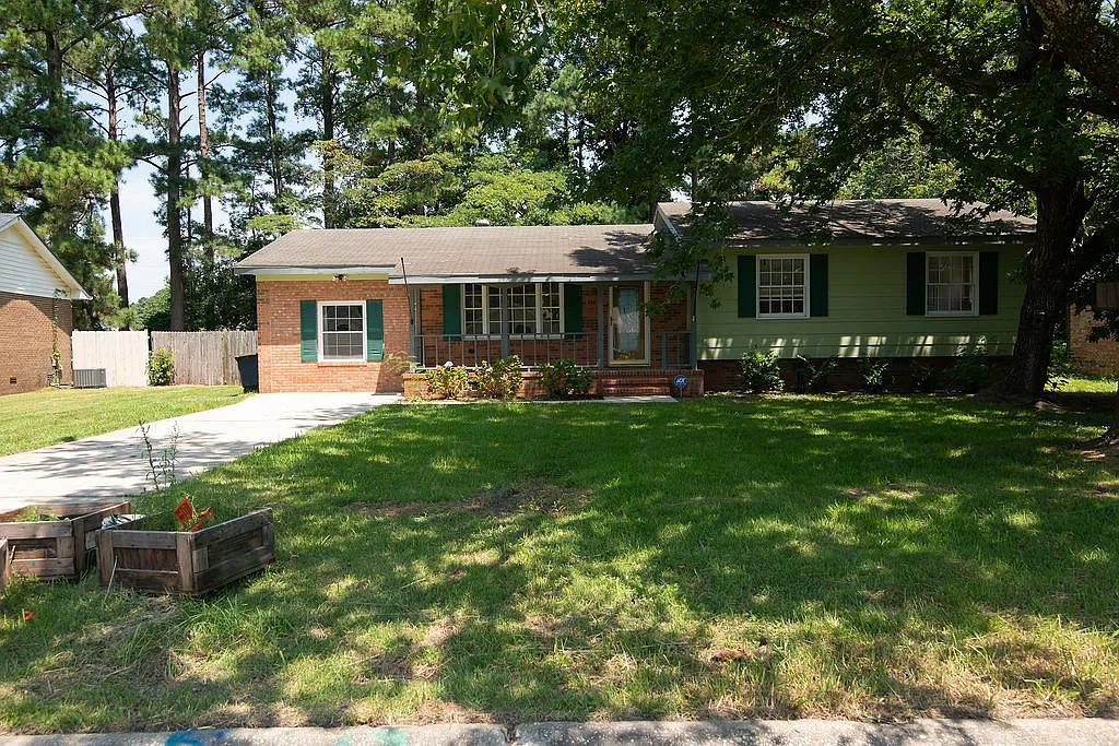124 Carolina Circle - 1 — Photo 1