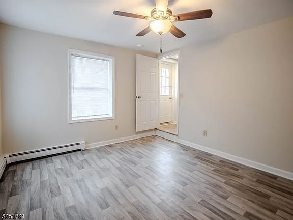4th image of 48 Unionville Ave #B