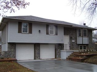 213 SW Castlerock Ct, Blue Springs, MO 64014