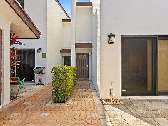 3rd image of 1301 N Riverside Drive #10