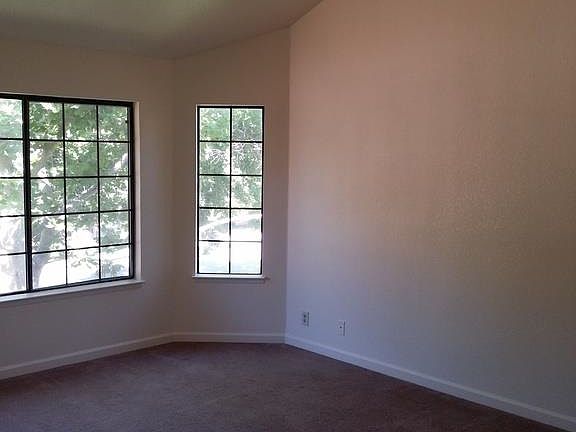 4th image of 810 Kings Canyon Ct