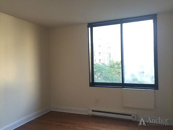 4th image of 1954 1st Ave APT 4x