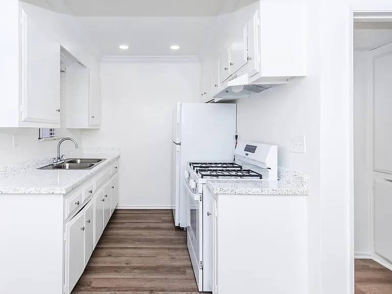 Buena La Vista Apartment Homes — Photo 51