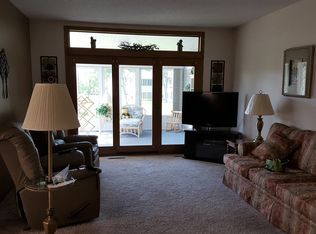 6109 Greenbriar Ln SW UNIT B, Cedar Rapids, IA 52404