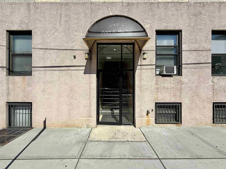 6311 Dewey Ave #15 — Photo 11