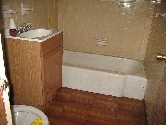 3rd image of 3778 Kentwood Ln