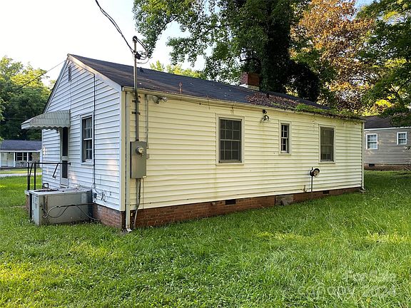 4th image of 813 N Woodland Dr