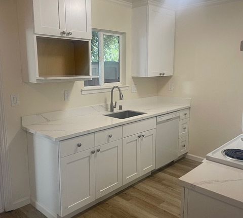 4th image of 1435 Regent St APT 1