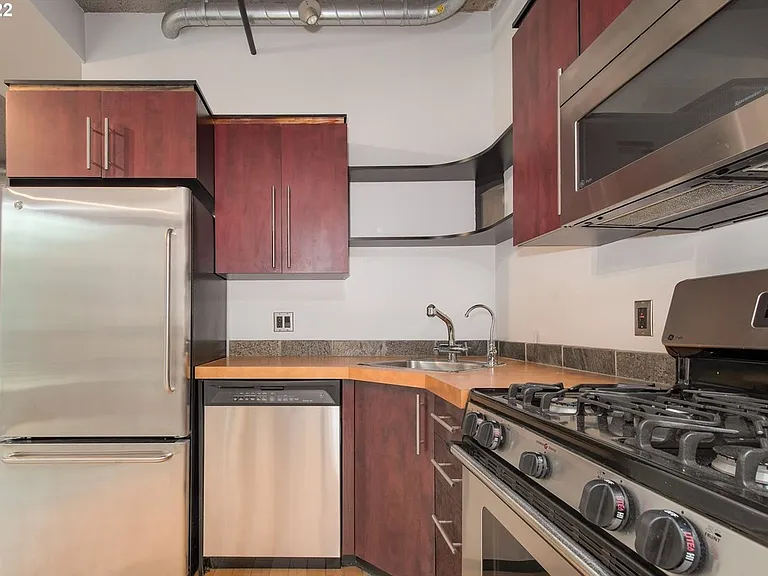 1410 SW 11th Ave #201 — Photo 12