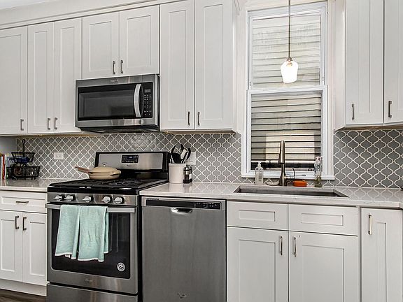5th image of 3224 N Ravenswood Ave #2