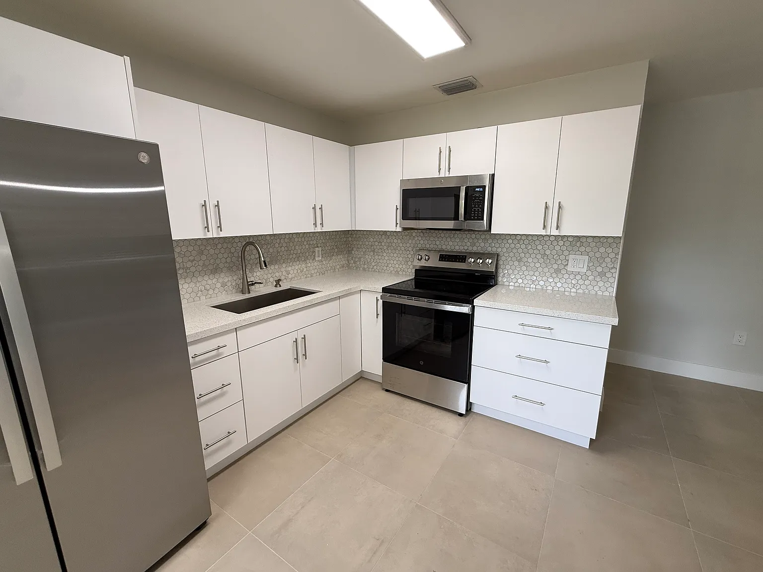 3 bed, 1500 sqft, $3,200 — Photo 2
