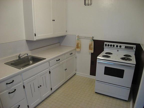 4th image of 627 Broadway Ave APT 1