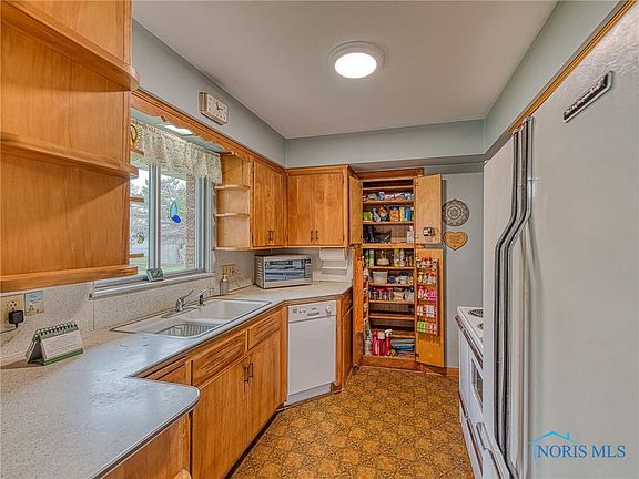 4th image of 603 Sandralee Dr