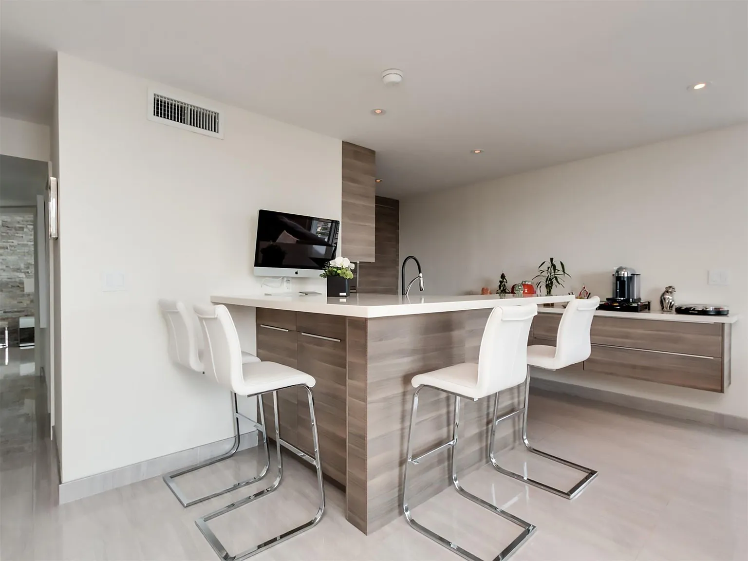 1 bed, 1.5 bath, 955 sqft, $3,500 — Photo 3