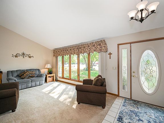 4th image of 2620 Carriage Ct