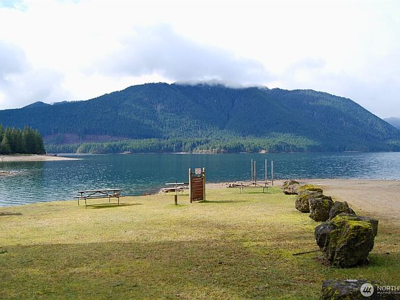 4th image of 90 N Quinault Place