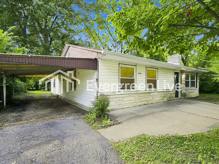 3314 N Ashland Ave — Photo 2