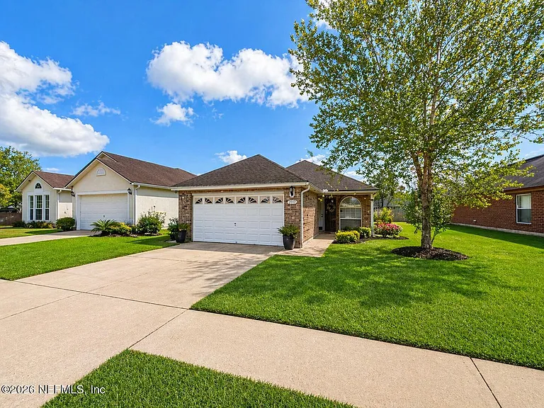 2719 Lantana Lakes Dr W — Photo 1