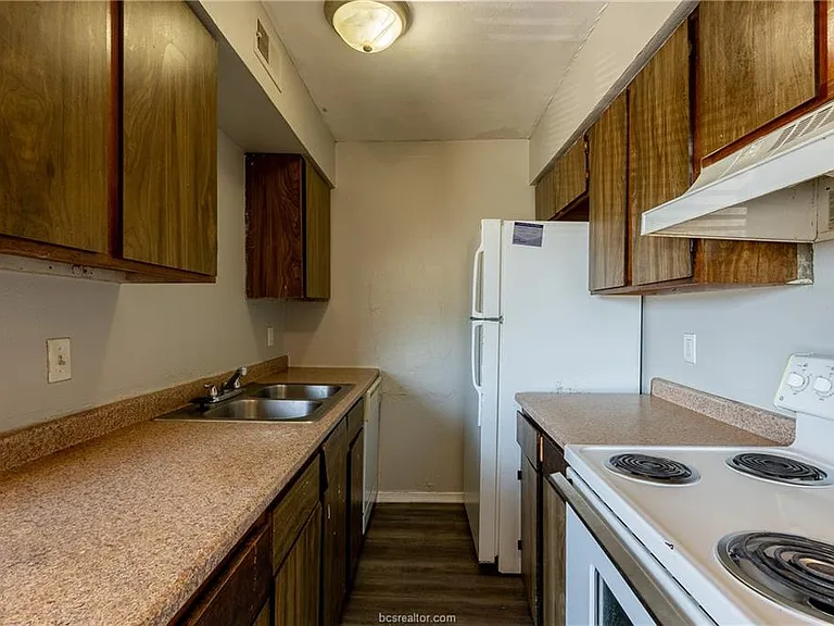 2706 Evergreen Cir #C — Photo 9
