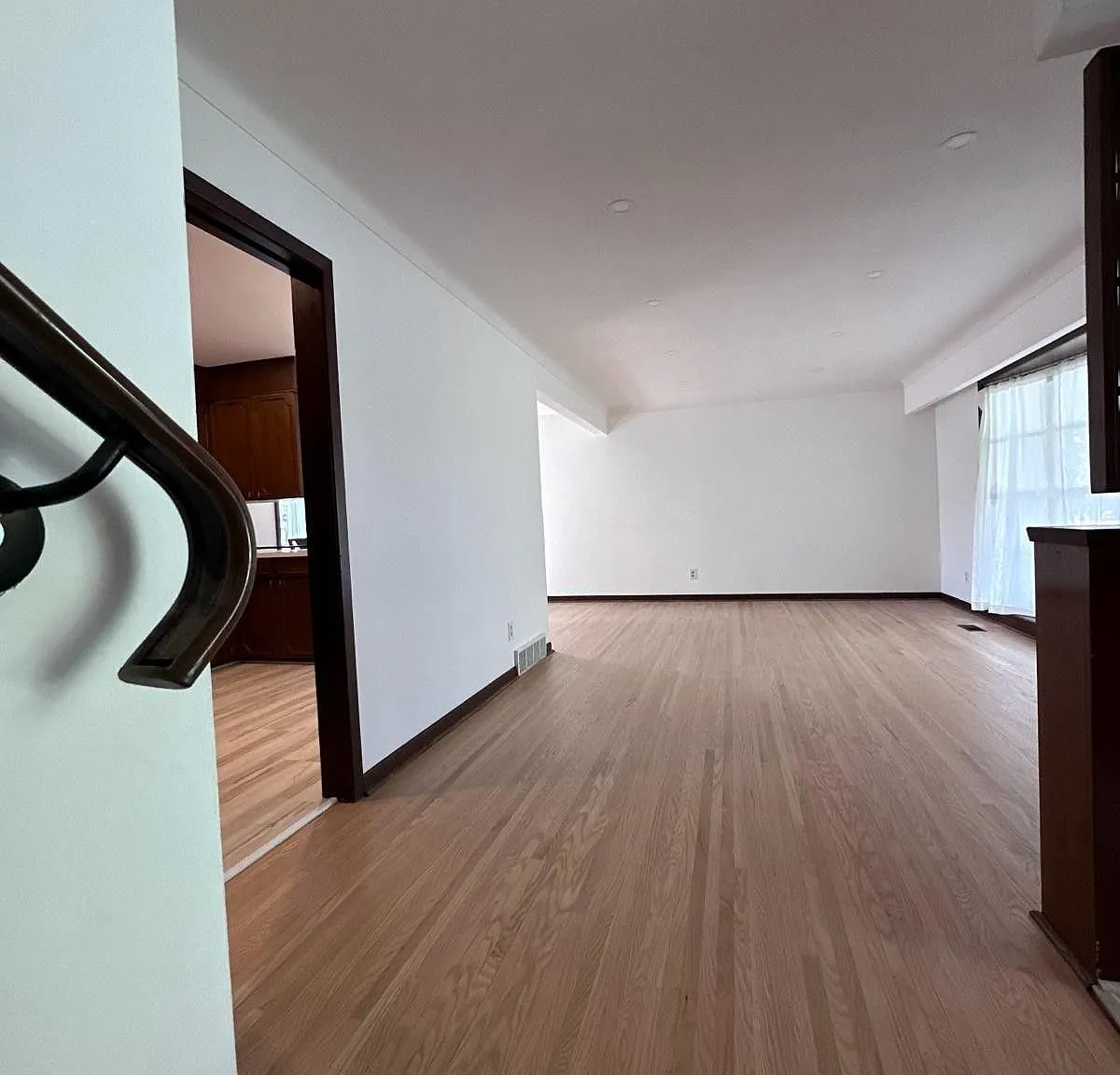 6511 Dorchester Rd — Photo 3