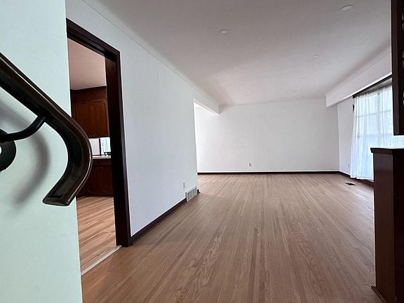 3rd image of 6511 Dorchester Rd