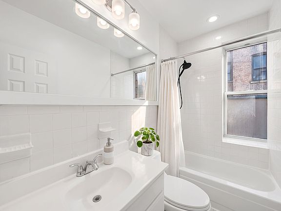 4th image of 605 W 141st St