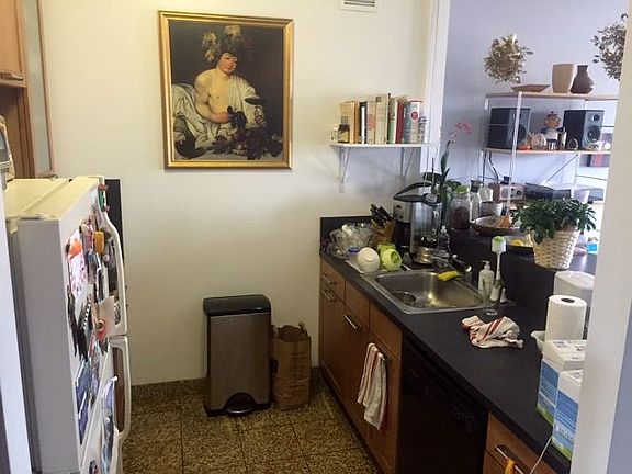 5th image of 90 Clinton St APT 6A
