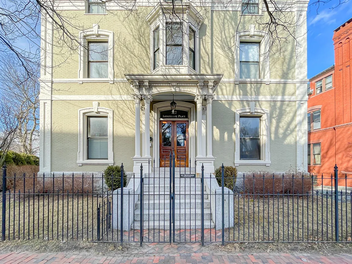 Building Photo - 727 Congress St #2