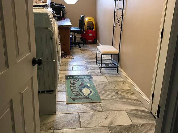 5th image of 375 Henderson Ln