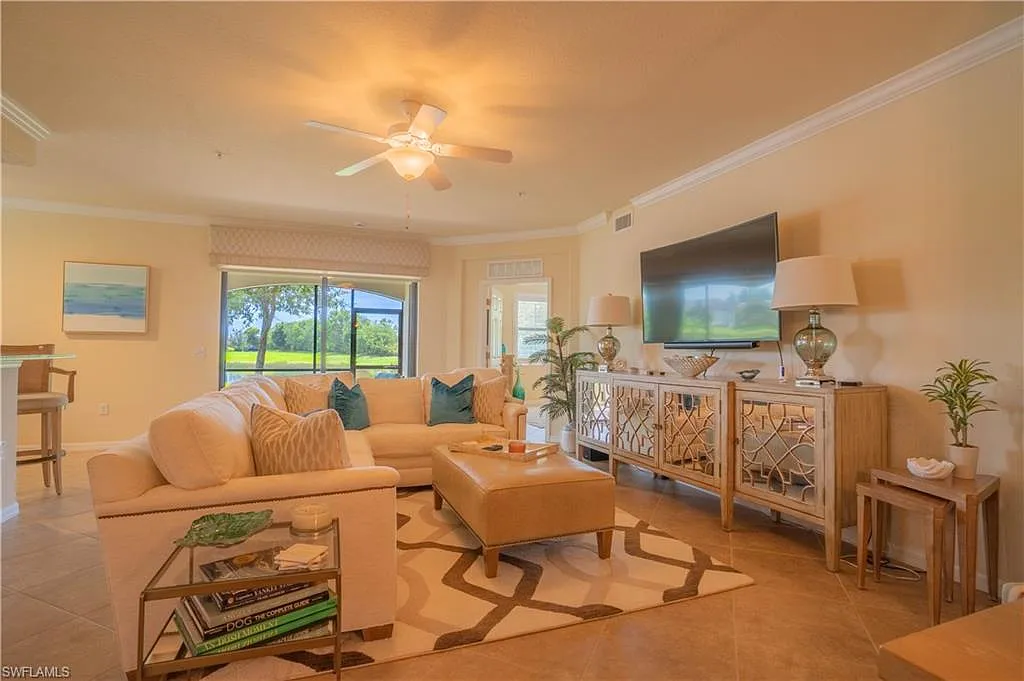 3 bed, 2.0 bath, 1883 sqft, $9,000 — Photo 2