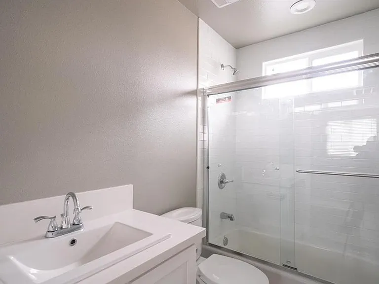 2408 S Redondo Blvd #2408 — Photo 11