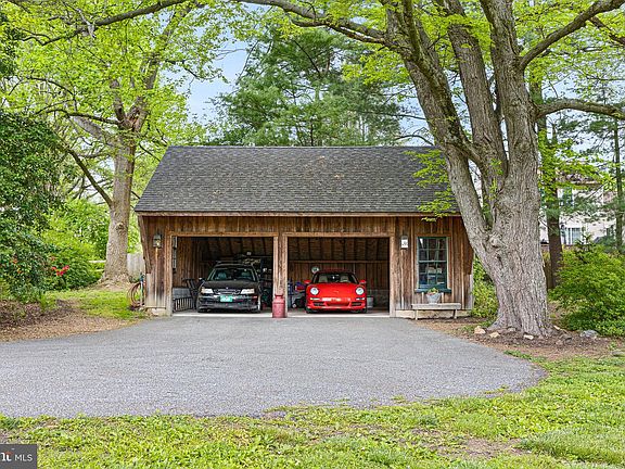 4th image of 12 Village Dr