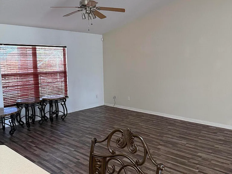 5824 NW Zenith Dr — Photo 10
