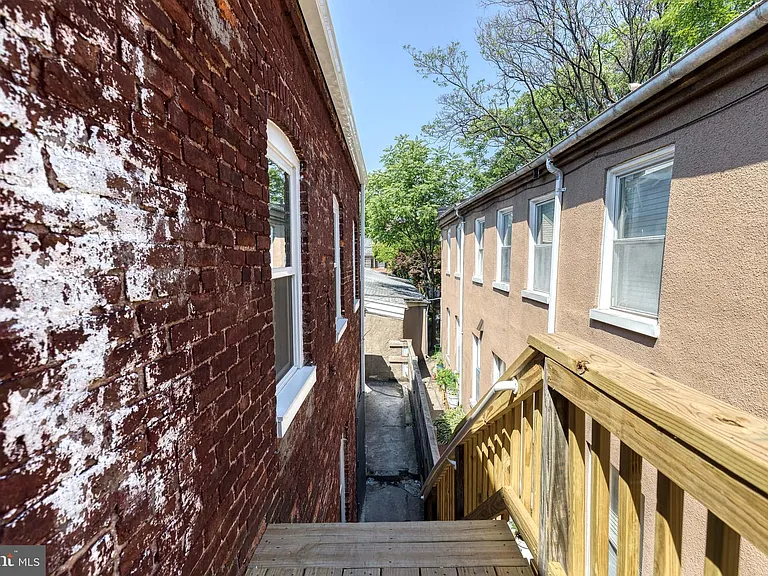 714 S Broadway — Photo 19
