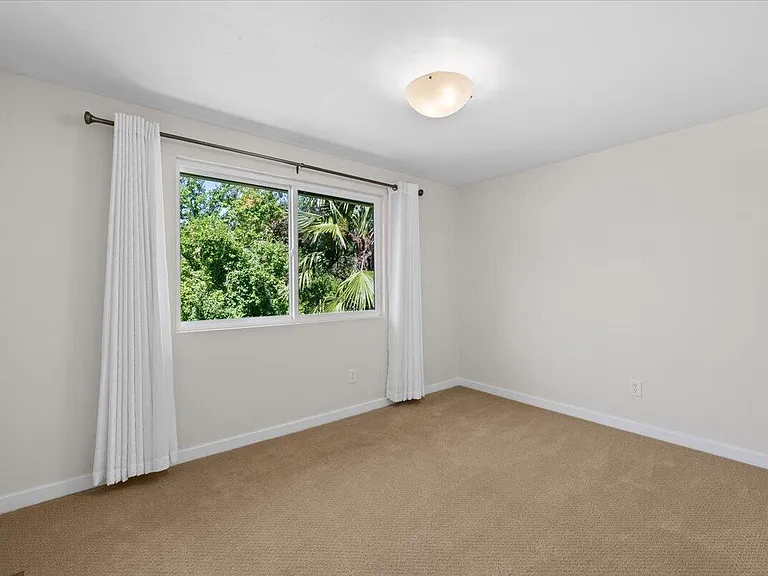 369 Glenn St — Photo 11