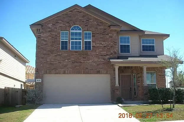 4 bed, 2.5 bath, 2701 sqft, $2,200 — Photo 1