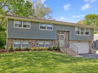 8 Juliet Ave, Romeoville, IL 60446