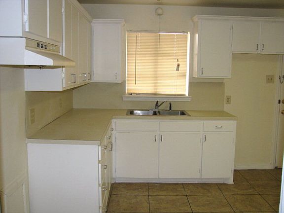 3rd image of 416 E Pine Ave