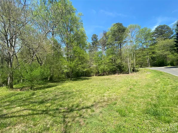 406 Snow Brooke Dr, Marion, NC 28752