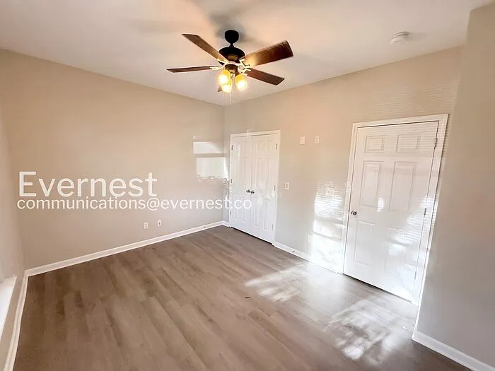1136 Washington Dr — Photo 9