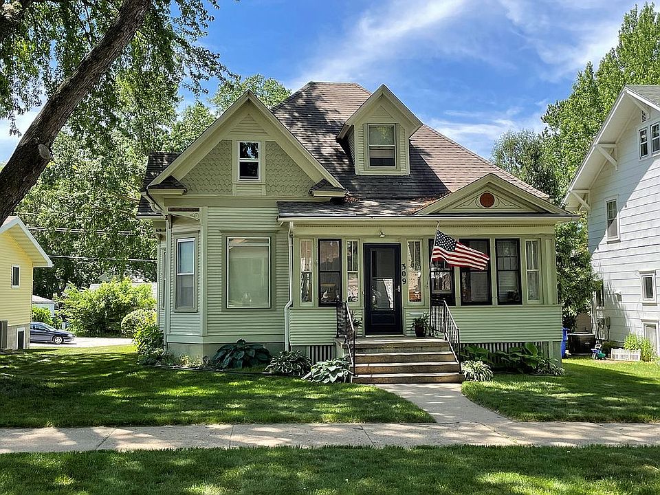 Location. Character. Charm.
