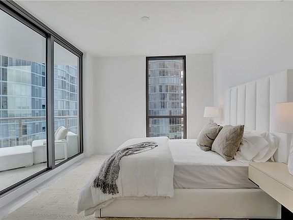 4th image of 100 E Las Olas Blvd #4004