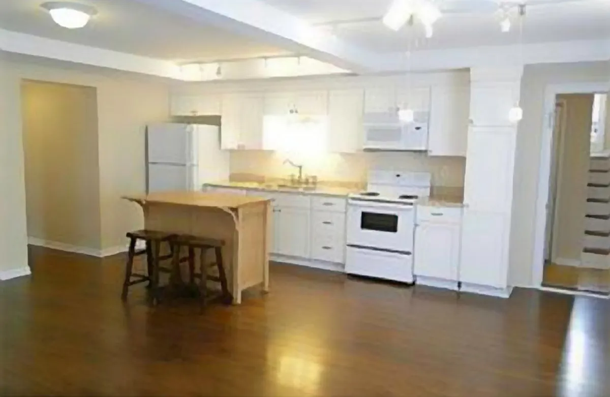 Building Photo - 9535 Lee Cir #A