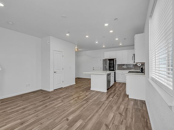 4th image of 18152 Caffey Dr