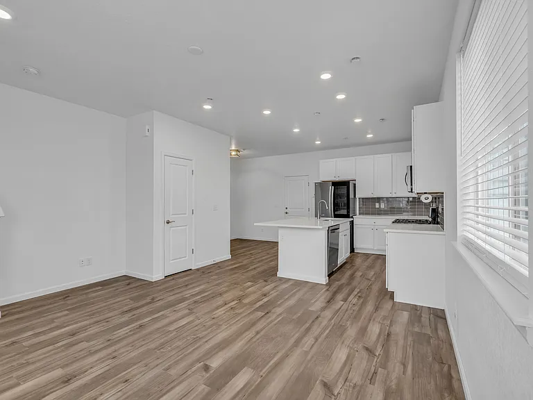 18152 Caffey Dr — Photo 4