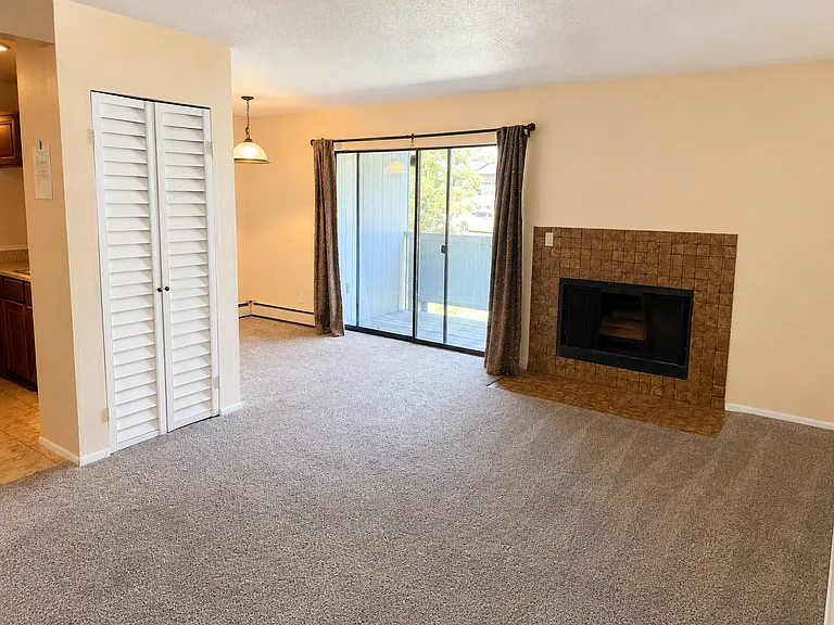 1527 Blake Ave #211 — Photo 1