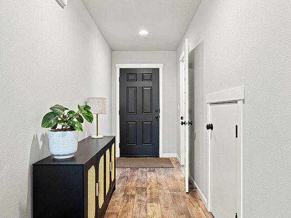 3rd image of 3815 Atlanta Ln