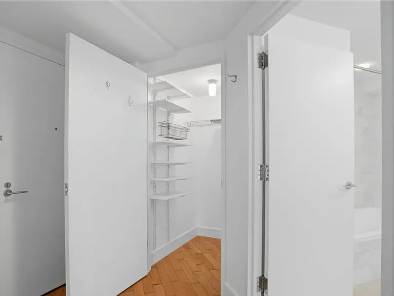 77 Hudson St #2002 — Photo 8